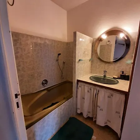 بيت ضيافة La Caverne Du Buisson