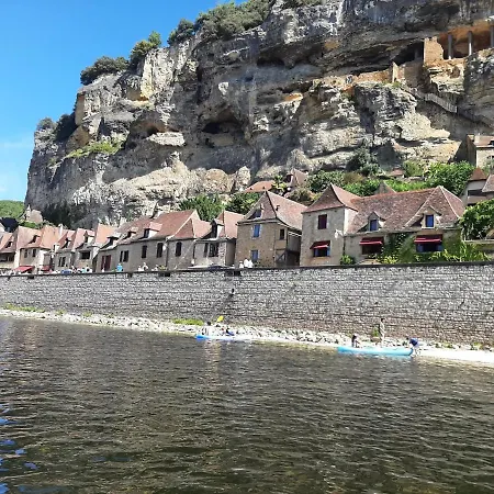 بيت ضيافة La Caverne Du Buisson