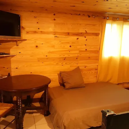 بيت ضيافة La Caverne Du Buisson