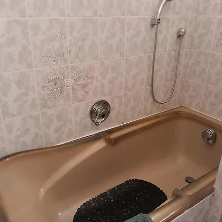 La Caverne Du Buisson