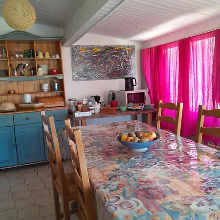 Pensionat La Caverne Du Buisson Truffe