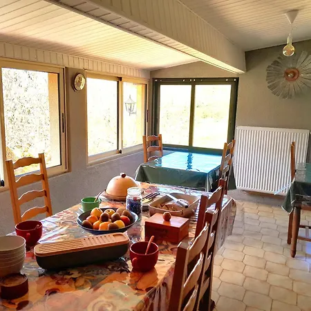 La Caverne Du Buisson