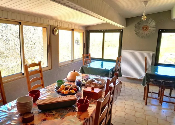 La Caverne Du Buisson